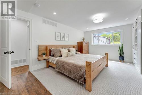 165 Hillcrest Avenue, Hamilton, ON - Indoor Photo Showing Bedroom