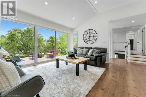 165 Hillcrest Avenue, Hamilton, ON - Indoor Photo Showing Living Room