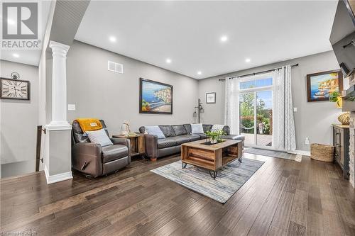 26 Harvest Gate, Smithville, ON - Indoor Photo Showing Living Room