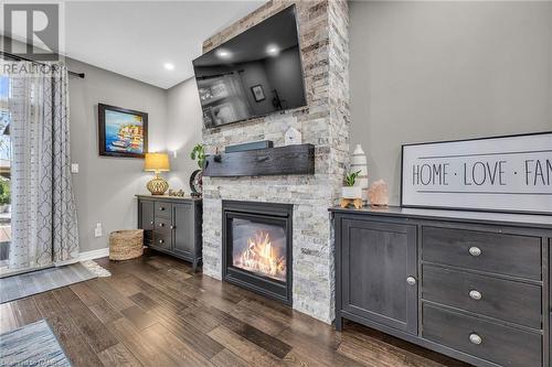 26 Harvest Gate, Smithville, ON - Indoor Photo Showing Living Room With Fireplace