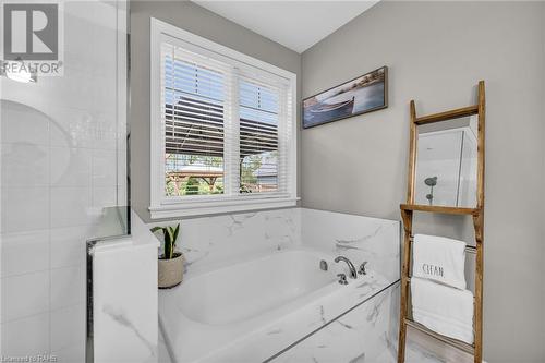 26 Harvest Gate, Smithville, ON - Indoor Photo Showing Bathroom