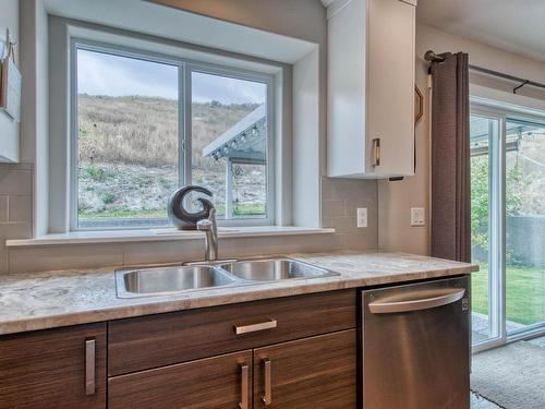 8707 Badger Drive, Kamloops, BC - Indoor Photo Showing Kitchen With Double Sink