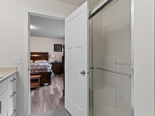 8707 Badger Drive, Kamloops, BC - Indoor Photo Showing Bathroom