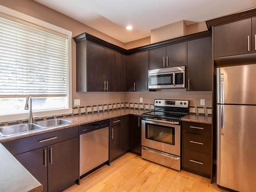 48-2860 Valleyview Drive, Kamloops, BC - Indoor Photo Showing Kitchen With Double Sink