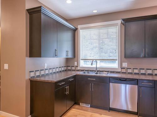 48-2860 Valleyview Drive, Kamloops, BC - Indoor Photo Showing Kitchen With Double Sink