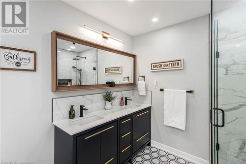 double sink vanity - 54 Stonepine Crescent, Hamilton, ON - Indoor Photo Showing Bathroom