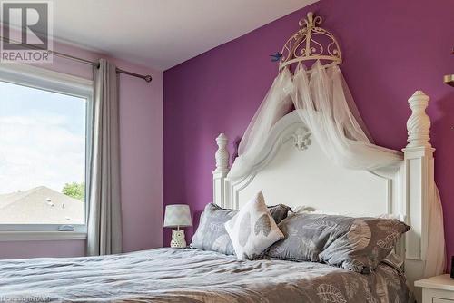 35 Banbury Drive, Ancaster, ON - Indoor Photo Showing Bedroom