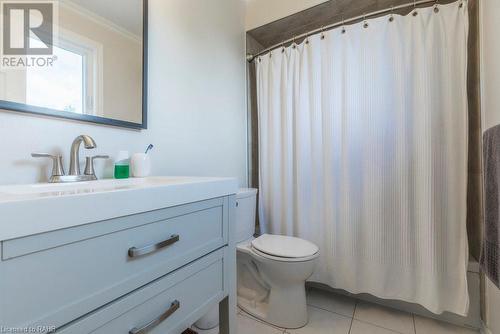 35 Banbury Drive, Ancaster, ON - Indoor Photo Showing Bathroom