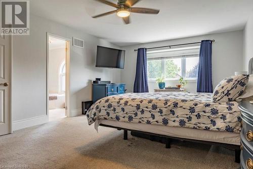 35 Banbury Drive, Ancaster, ON - Indoor Photo Showing Bedroom