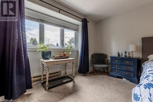 35 Banbury Drive, Ancaster, ON - Indoor Photo Showing Bedroom