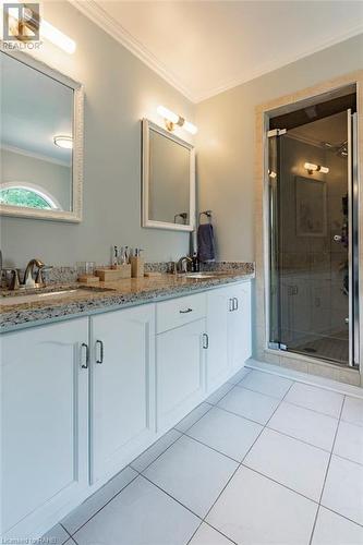 35 Banbury Drive, Ancaster, ON - Indoor Photo Showing Bathroom