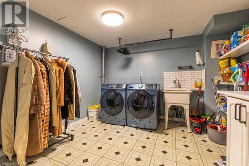 35 Banbury Drive, Ancaster, ON - Indoor Photo Showing Laundry Room