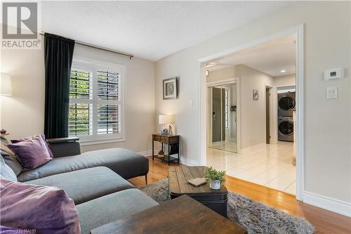 14 Coopershawk Crescent, Hamilton, ON - Indoor Photo Showing Living Room