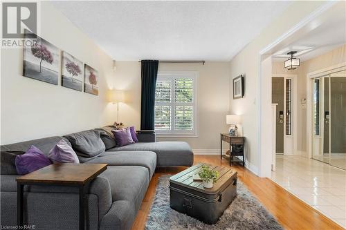 14 Coopershawk Crescent, Hamilton, ON - Indoor Photo Showing Living Room