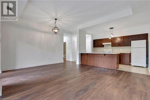 5070 Fairview Street Unit# 105, Burlington, ON - Indoor Photo Showing Kitchen