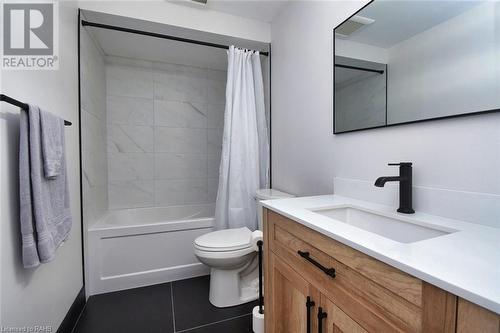 72 Stone Church Road W Unit# 11, Hamilton, ON - Indoor Photo Showing Bathroom