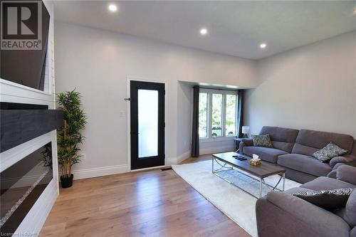 72 Stone Church Road W Unit# 11, Hamilton, ON - Indoor Photo Showing Living Room With Fireplace