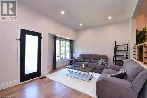 72 Stone Church Road W Unit# 11, Hamilton, ON - Indoor Photo Showing Living Room