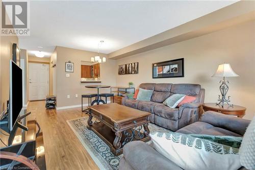 1270 Maple Crossing Boulevard Unit# 306, Burlington, ON - Indoor Photo Showing Living Room