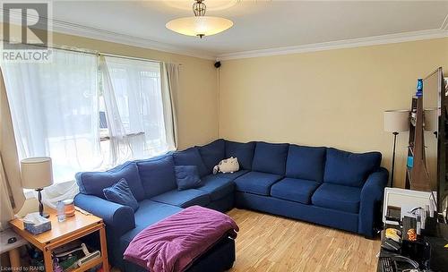 384 Talbot Street, Hamilton, ON - Indoor Photo Showing Living Room