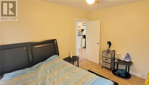 384 Talbot Street, Hamilton, ON - Indoor Photo Showing Bedroom