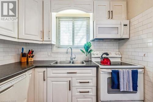 11 Colmar Place Unit# 19, Dundas, ON - Indoor Photo Showing Kitchen With Double Sink