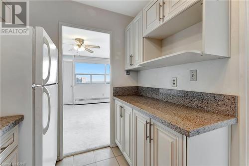 2263 Marine Drive Unit# 1505, Oakville, ON - Indoor Photo Showing Kitchen