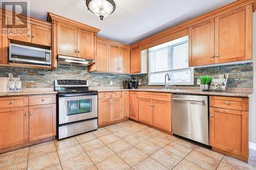 251 Sirente Drive, Hamilton, ON - Indoor Photo Showing Kitchen