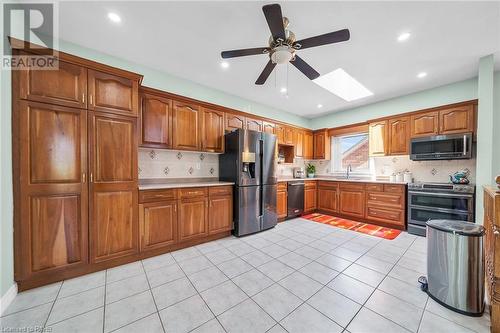 33 Tallman Street, Stoney Creek, ON - Indoor Photo Showing Kitchen