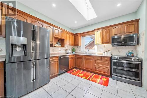 33 Tallman Street, Stoney Creek, ON - Indoor Photo Showing Kitchen