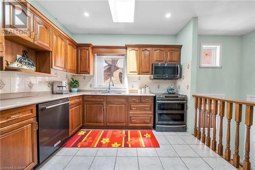 33 Tallman Street, Stoney Creek, ON - Indoor Photo Showing Kitchen