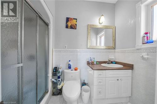 33 Tallman Street, Stoney Creek, ON - Indoor Photo Showing Bathroom