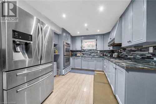 33 Tallman Street, Stoney Creek, ON - Indoor Photo Showing Kitchen With Upgraded Kitchen