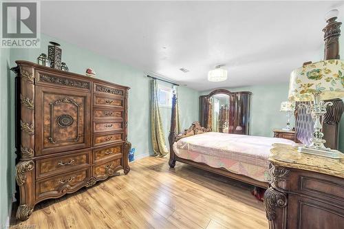 33 Tallman Street, Stoney Creek, ON - Indoor Photo Showing Bedroom