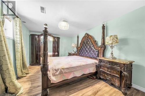 33 Tallman Street, Stoney Creek, ON - Indoor Photo Showing Bedroom