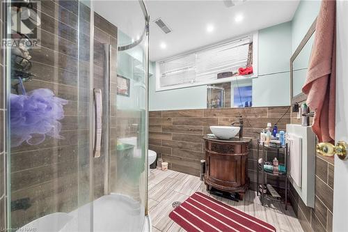 33 Tallman Street, Stoney Creek, ON - Indoor Photo Showing Bathroom