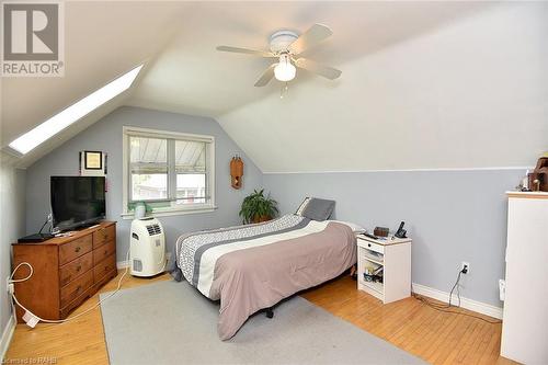 217 Grant Avenue, Hamilton, ON - Indoor Photo Showing Bedroom