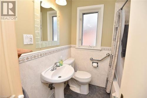 217 Grant Avenue, Hamilton, ON - Indoor Photo Showing Bathroom