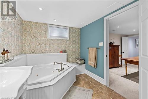 38 Parker Avenue, Ancaster, ON - Indoor Photo Showing Bathroom