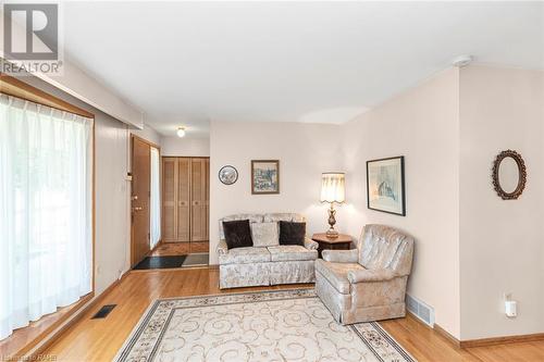 14 Calvert Avenue, Hamilton, ON - Indoor Photo Showing Living Room