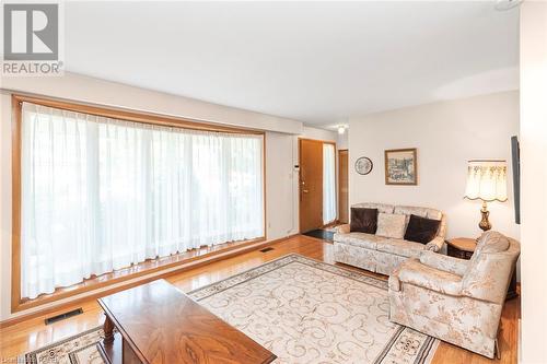 14 Calvert Avenue, Hamilton, ON - Indoor Photo Showing Living Room