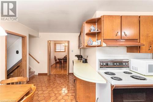 14 Calvert Avenue, Hamilton, ON - Indoor Photo Showing Kitchen