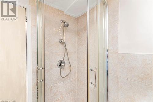 14 Calvert Avenue, Hamilton, ON - Indoor Photo Showing Bathroom