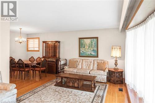 14 Calvert Avenue, Hamilton, ON - Indoor Photo Showing Living Room