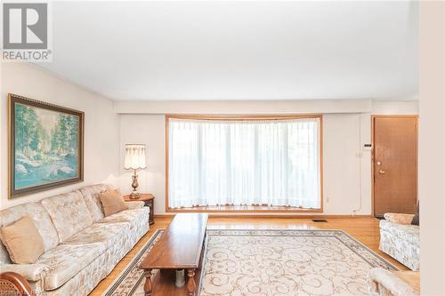 14 Calvert Avenue, Hamilton, ON - Indoor Photo Showing Living Room