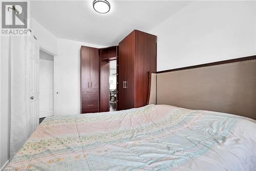 93 Fairfield Avenue, Hamilton, ON - Indoor Photo Showing Bedroom