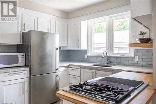 567 Kingswood Place, Burlington, ON - Indoor Photo Showing Kitchen