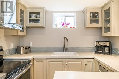 567 Kingswood Place, Burlington, ON - Indoor Photo Showing Kitchen