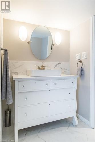 567 Kingswood Place, Burlington, ON - Indoor Photo Showing Bathroom