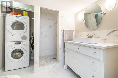 567 Kingswood Place, Burlington, ON - Indoor Photo Showing Laundry Room